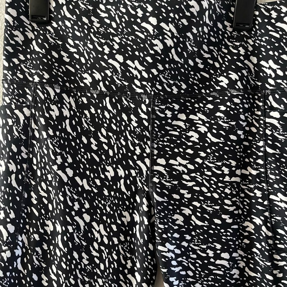 Athleta SZ XL Salutation Stash 7/8 Tight Workout Pants Black/White Speckles NEW - Picture 3 of 16